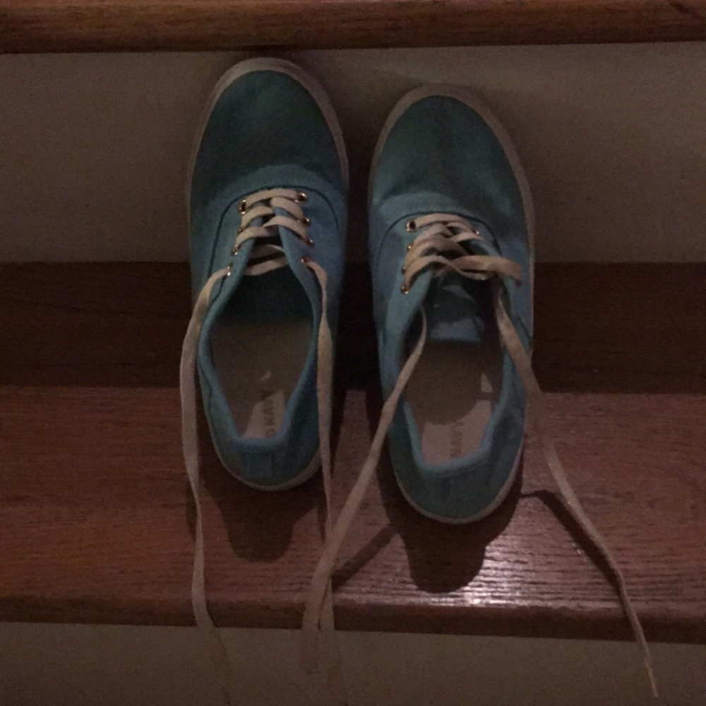 Old Navy girl’s Teal sneakers size 4